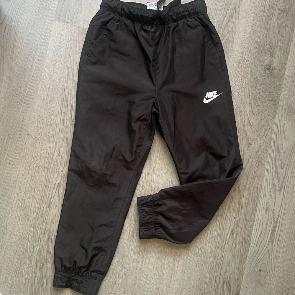 Boys Nike swishy joggers
